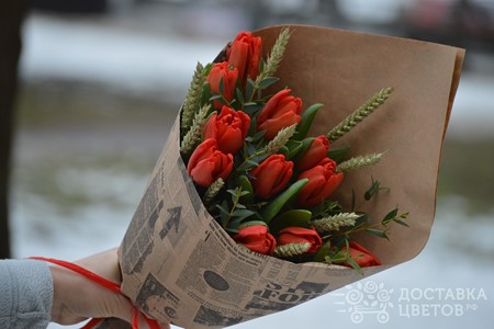 Букет из 11 красных тюльпанов "Фантазия"